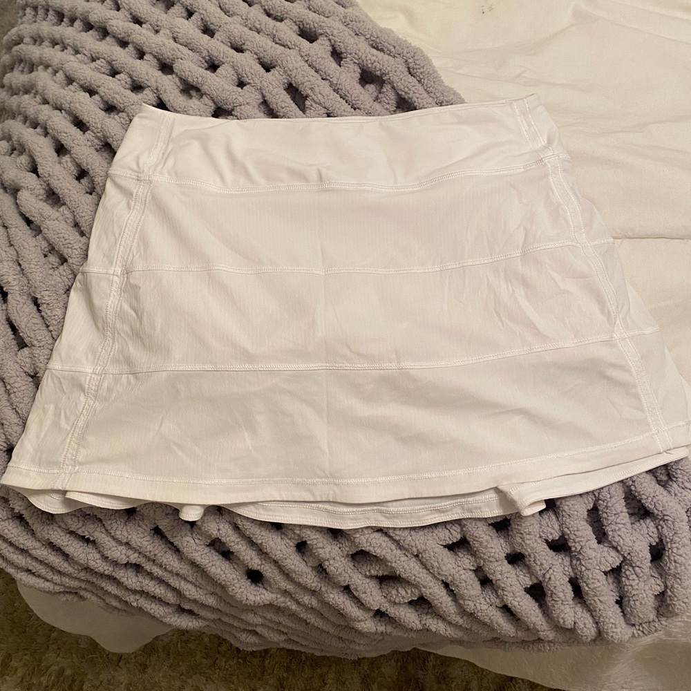LULULEMON white tennis skirt size 6